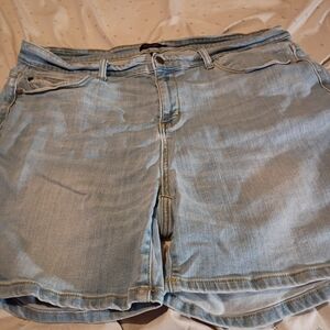 Judy Blue Light Wash Denim Shorts